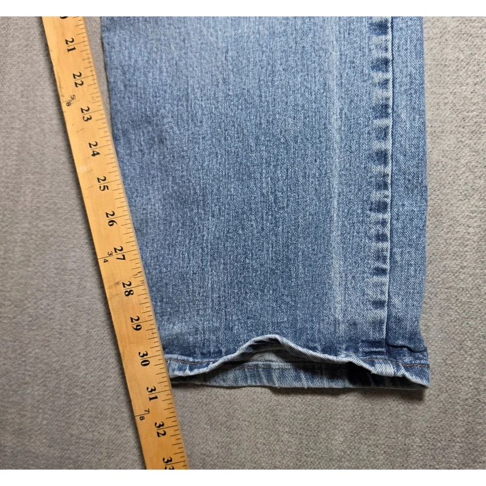 Wrangler Jeans Mens 38x32 Light Wash Relaxed Fit Distressed Denim 97FXWXD